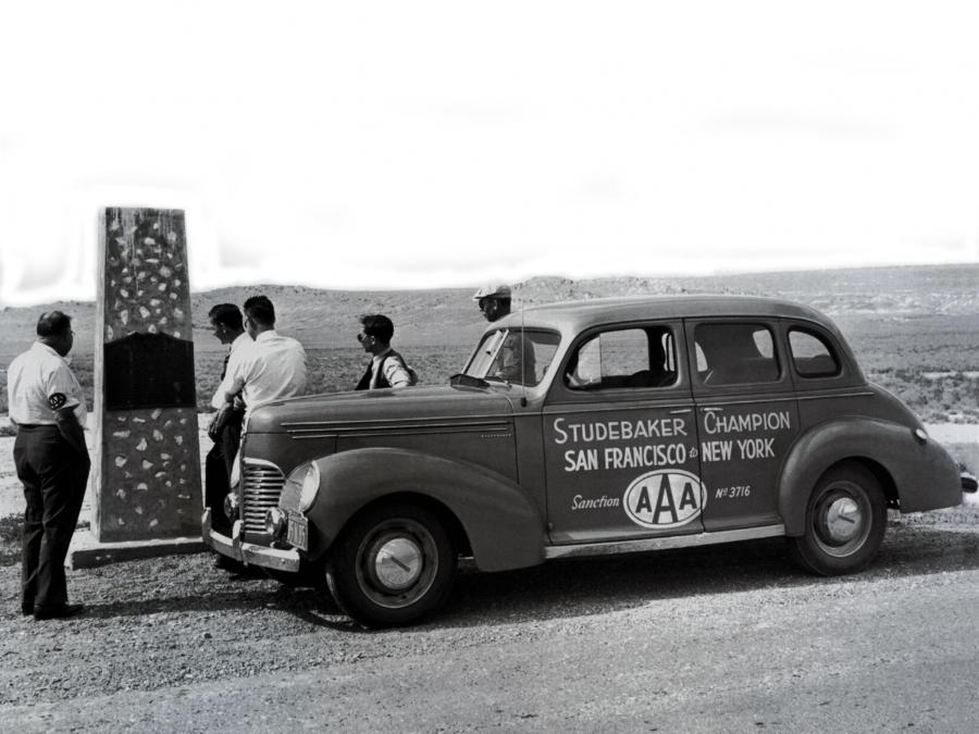  Studebaker Champion Custom Cruising Sedan 1939 года  (фото 1 из 1)